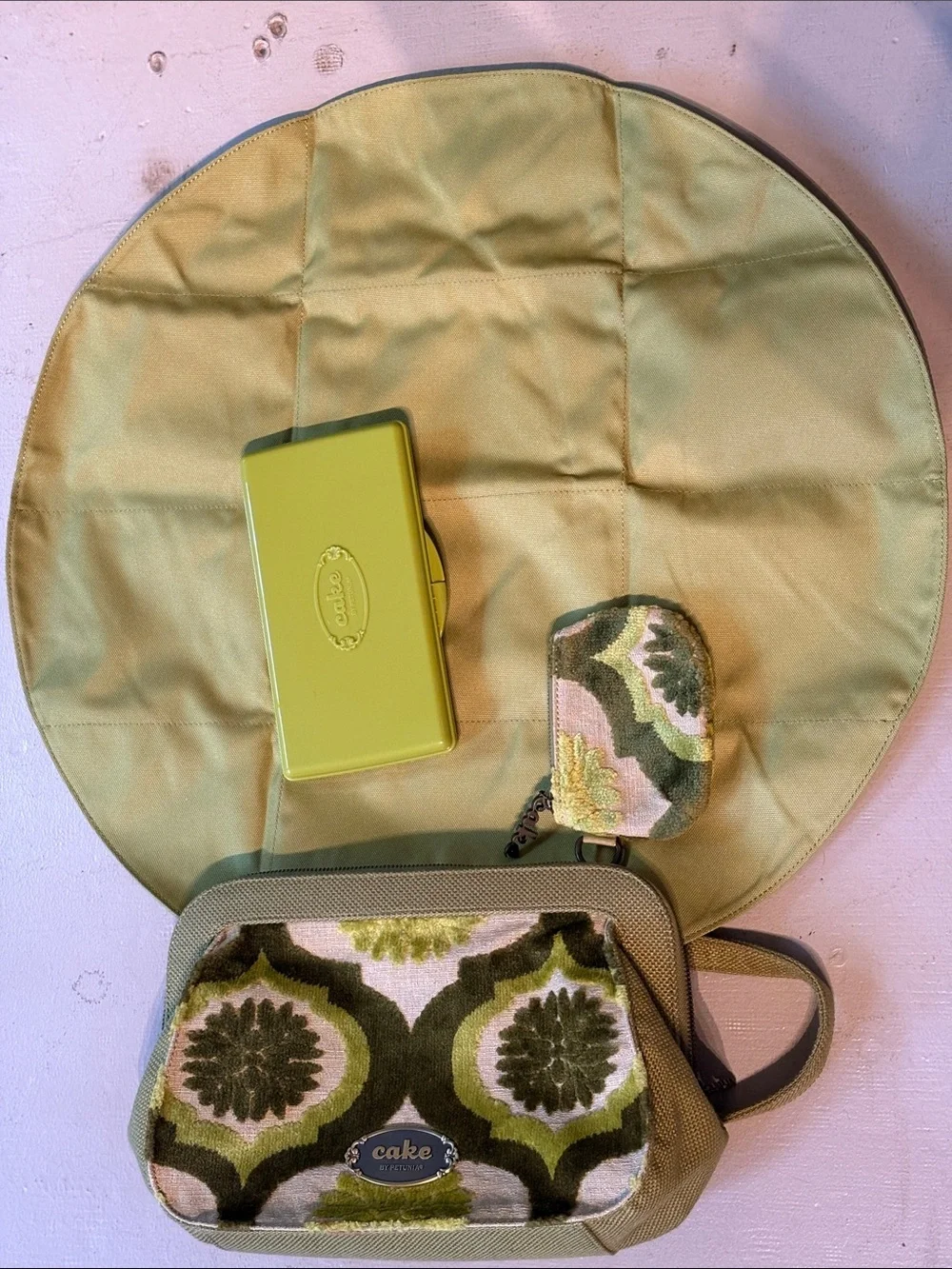 Petunia Pickle Bottom Olive Green Textured Baby Bag including Accessories NWOT